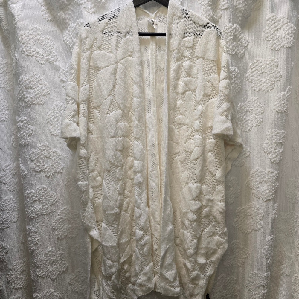 Akemi + Kin Anthropologie Floral Burnout Kimono Cardigan Ivory White OS